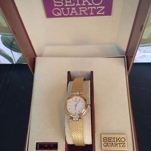 Ladies Seiko Watch, gold plated with 4 diamond's.
